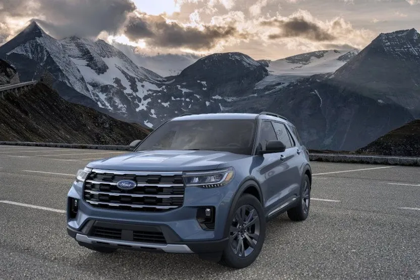 2025 Ford Explorer photo 1