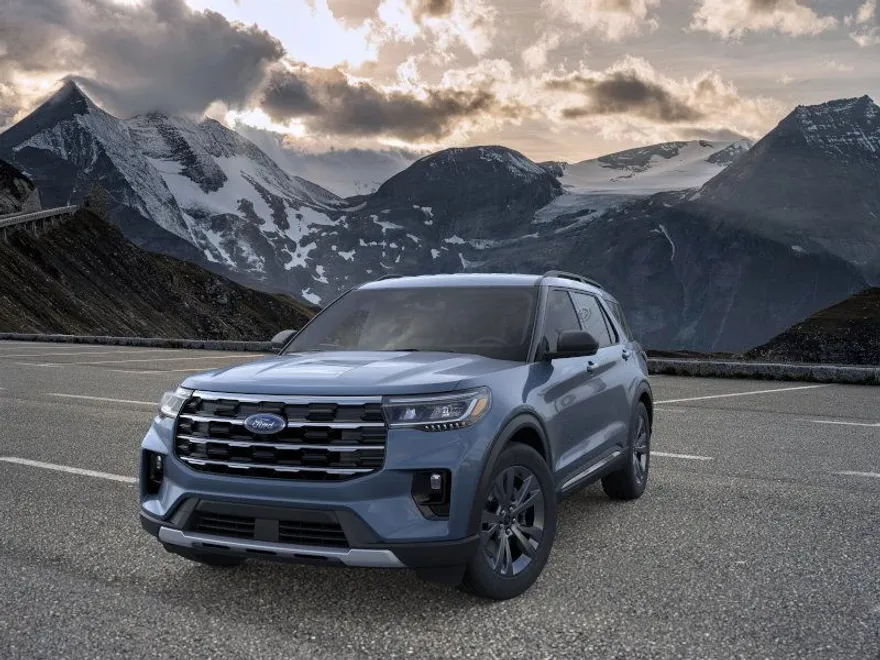 2025 Ford Explorer photo 1