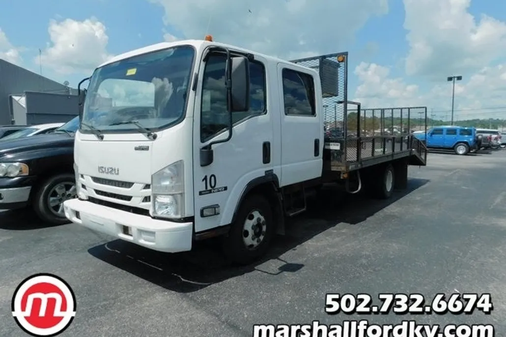 2017 Isuzu NPR photo 1