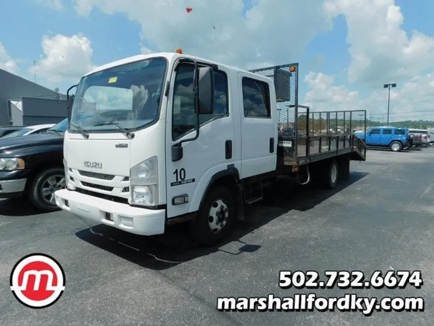 2017 Isuzu NPR photo 1