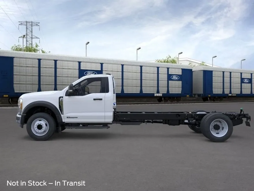 2025 Ford F-600 photo 1