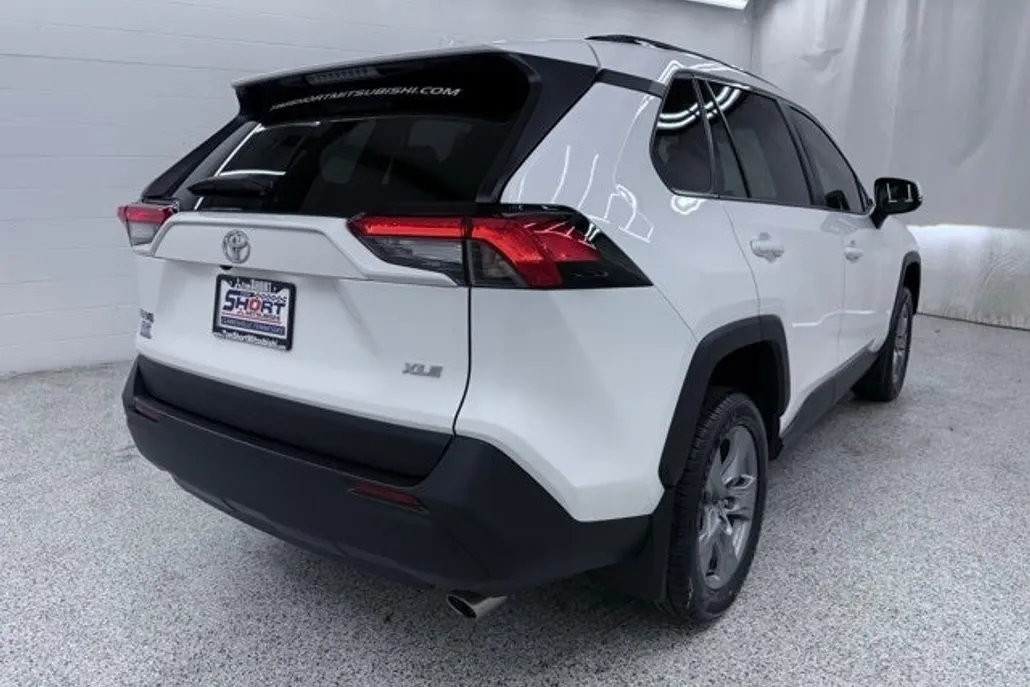 2024 Toyota RAV4 XLE photo 1