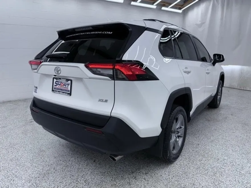 2024 Toyota RAV4 XLE photo 1
