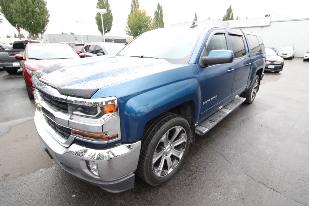 2017 Chevrolet Silverado 1500 LT photo 1