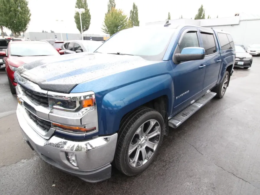 2017 Chevrolet Silverado 1500 LT photo 1