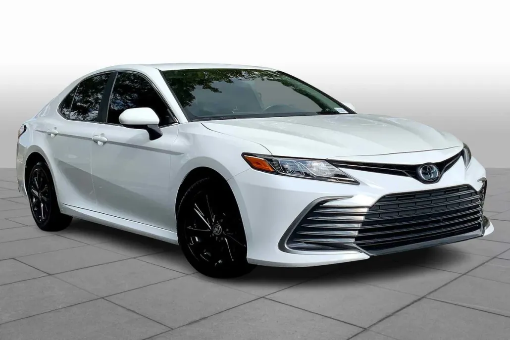 2023 Toyota Camry LE photo 1
