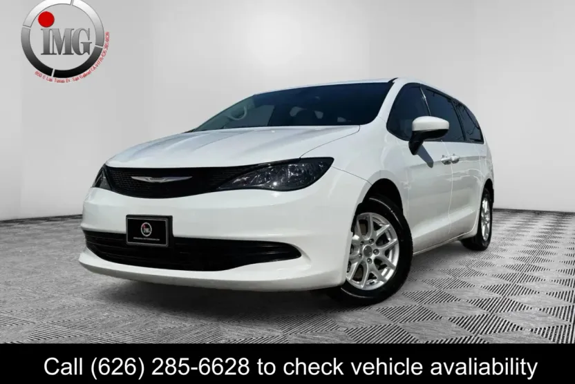 2017 Chrysler Pacifica LX photo 1