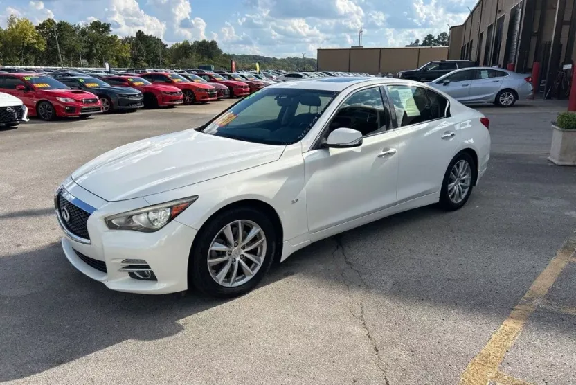 2015 Infiniti Q50 Premium photo 1