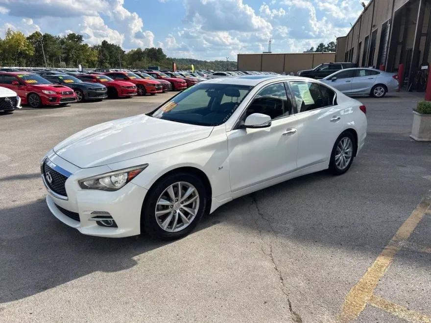 2015 Infiniti Q50 Premium photo 1