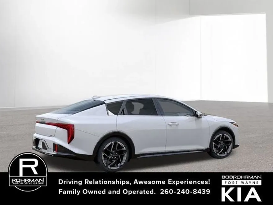 2025 Kia K4 GT-Line photo 1