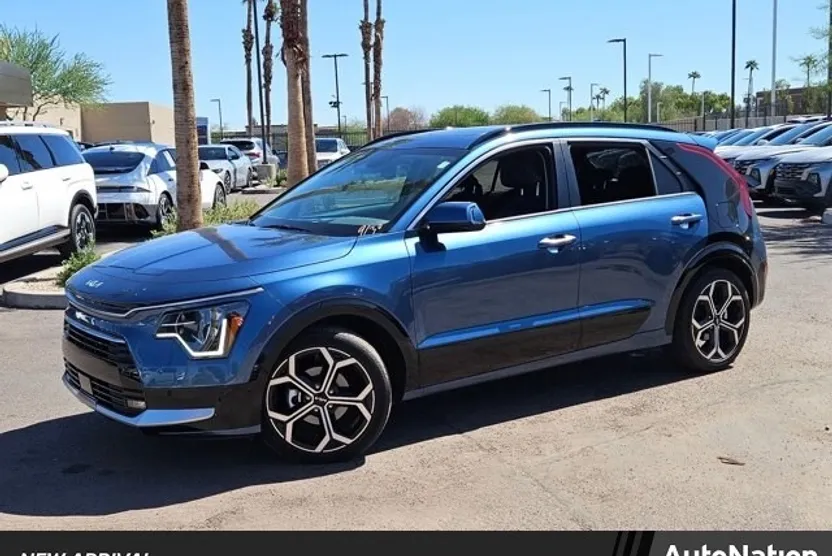 2023 Kia Niro SX Touring photo 1