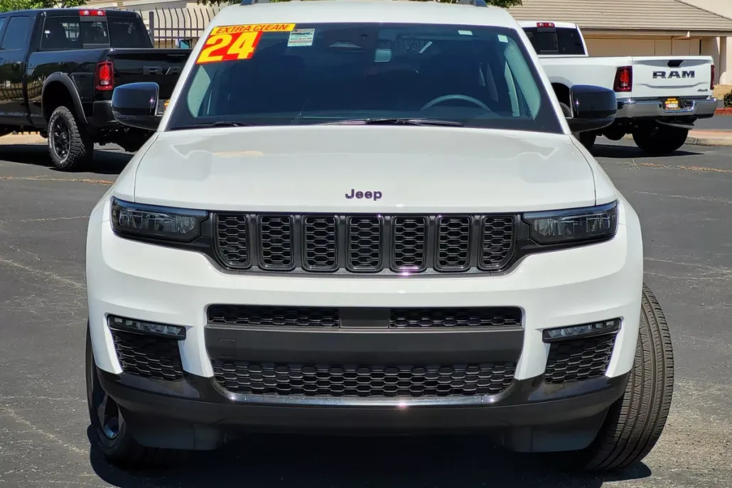 2024 Jeep Grand Cherokee Limited photo 1