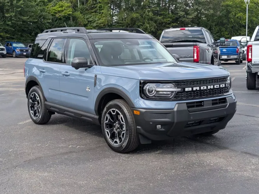 2025 Ford Bronco Sport Outer Banks photo 1