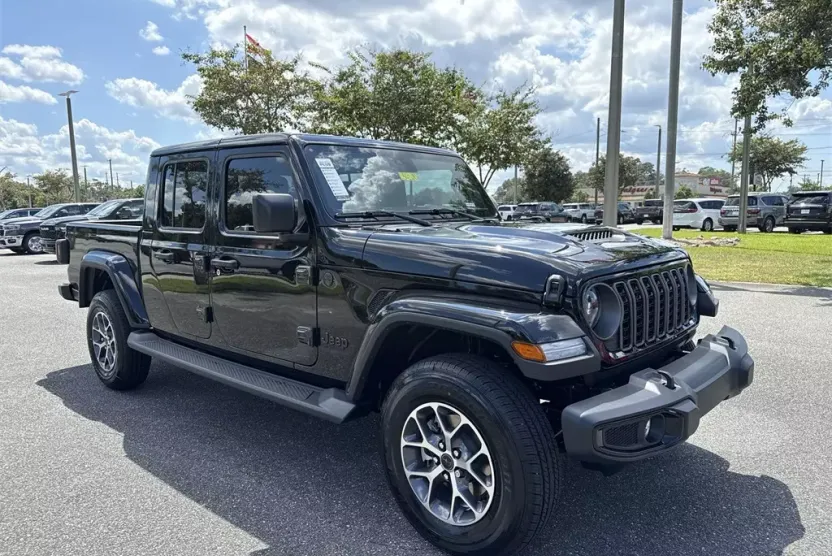 2025 Jeep Gladiator Sport S photo 1