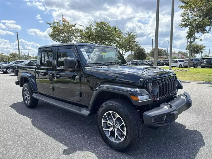 2025 Jeep Gladiator Sport S photo 1