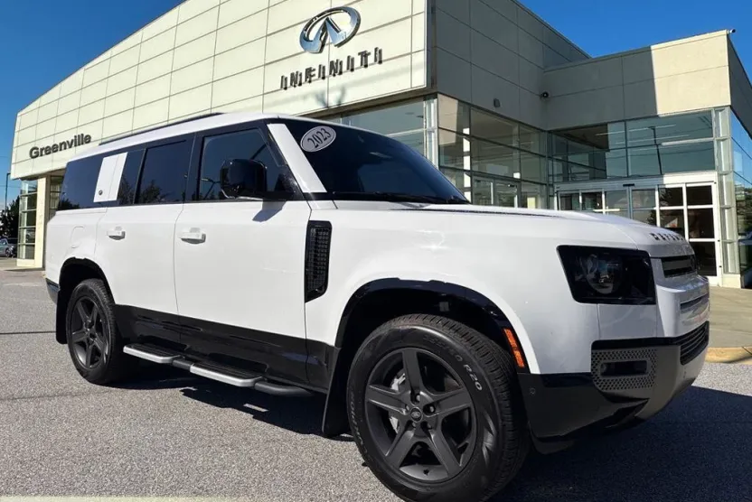 2023 Land Rover Defender 130 X-Dynamic SE photo 1