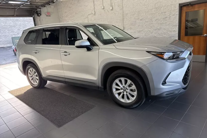 2024 Toyota Grand Highlander XLE photo 1