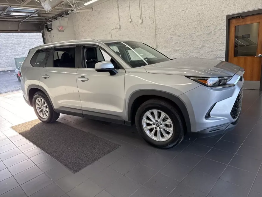 2024 Toyota Grand Highlander XLE photo 1