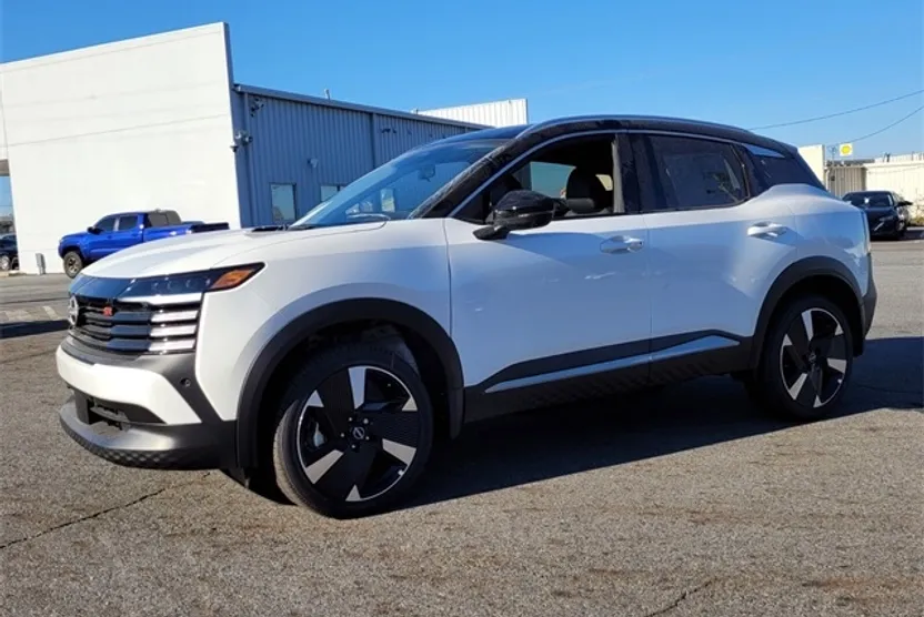 2025 Nissan Kicks SR photo 1