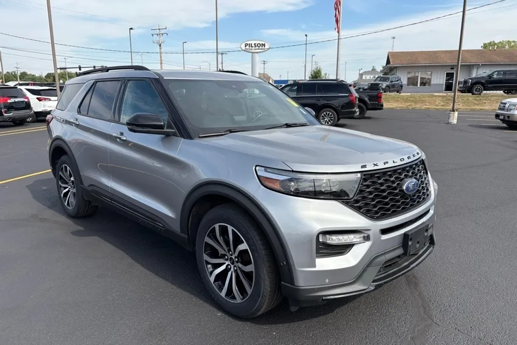 2021 Ford Explorer ST photo 1