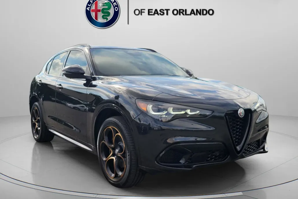 2025 Alfa Romeo Stelvio Sprint Base photo 1