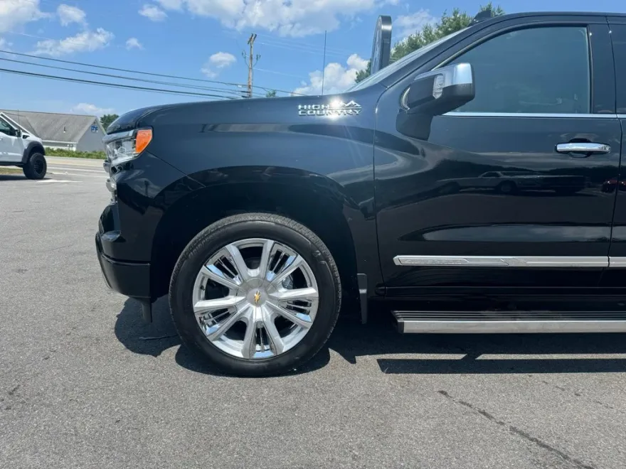 2023 Chevrolet Silverado 1500 High Country photo 1