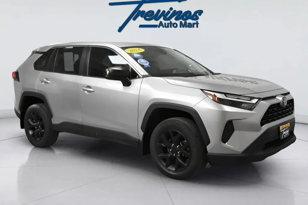 2024 Toyota RAV4 LE photo 1