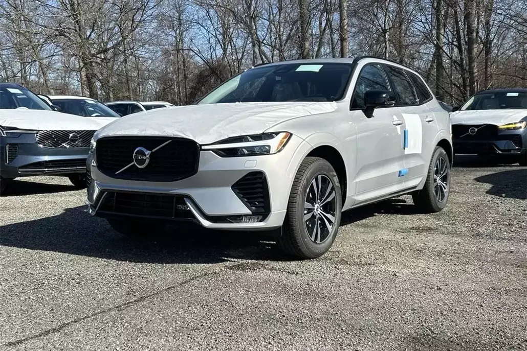 2025 Volvo XC60 B5 Core photo 1
