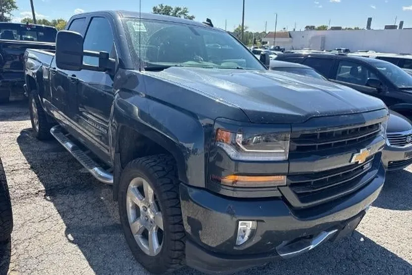 2018 Chevrolet Silverado 1500 LT photo 1