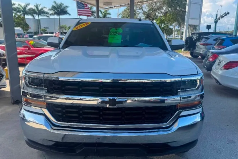 2018 Chevrolet Silverado 1500 LT photo 1