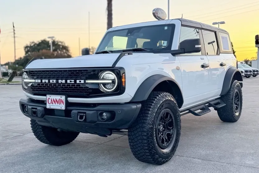 2023 Ford Bronco Base Big Bend Black Diamond Outer Banks Badlands Wildtrak Everglades photo 1