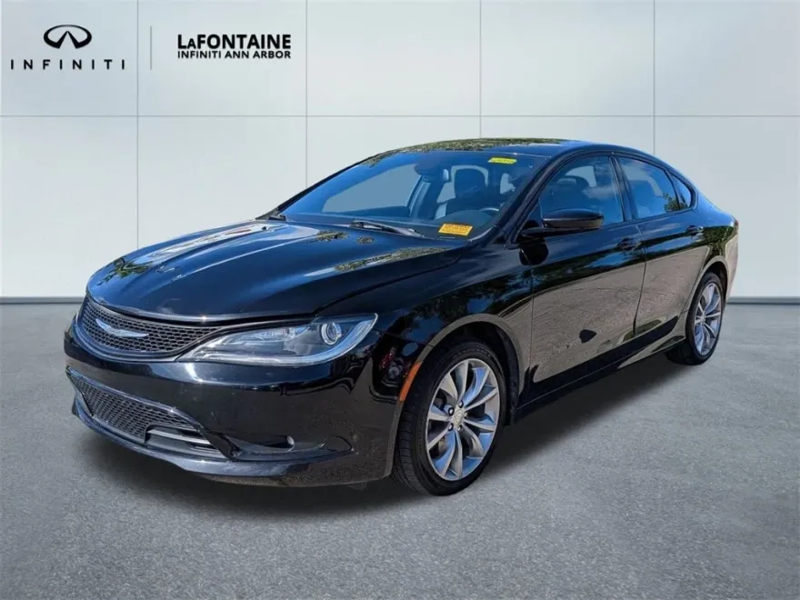2016 Chrysler 200 S photo 1