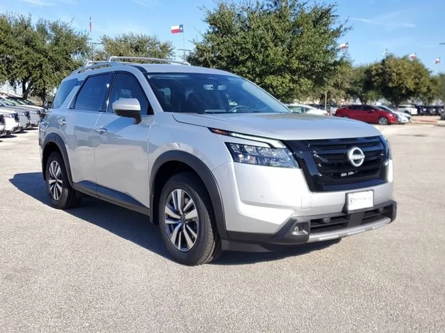 2025 Nissan Pathfinder SL photo 1