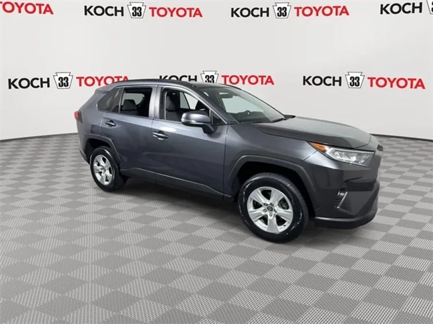 2021 Toyota RAV4 XLE photo 1