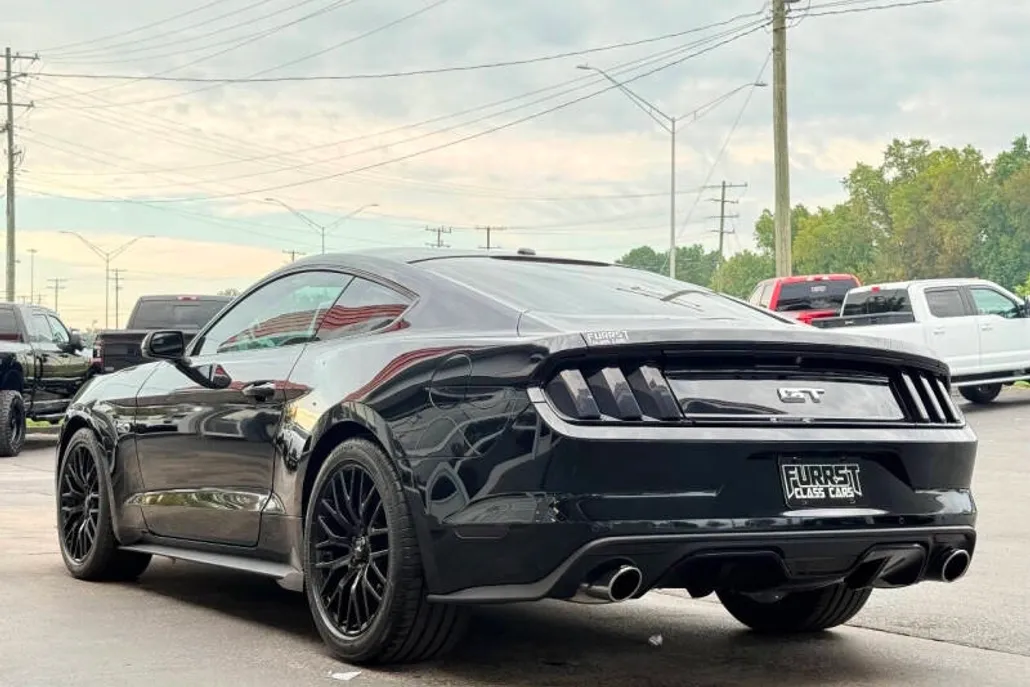 2017 Ford Mustang GT Premium photo 1