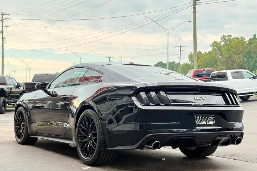 2017 Ford Mustang GT Premium photo 1