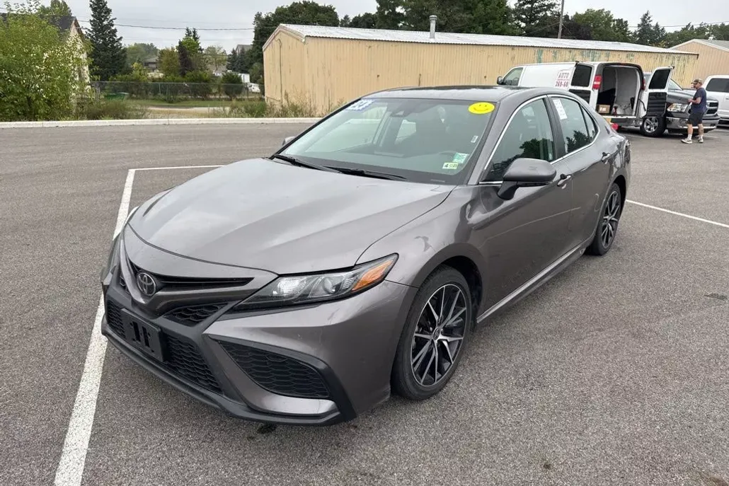 2024 Toyota Camry SE photo 1