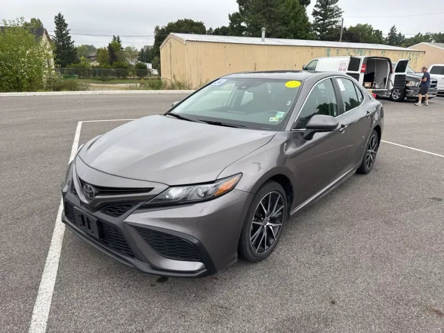 2024 Toyota Camry SE photo 1