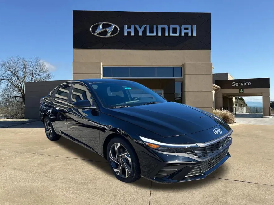 2025 Hyundai Elantra SEL Sport photo 1
