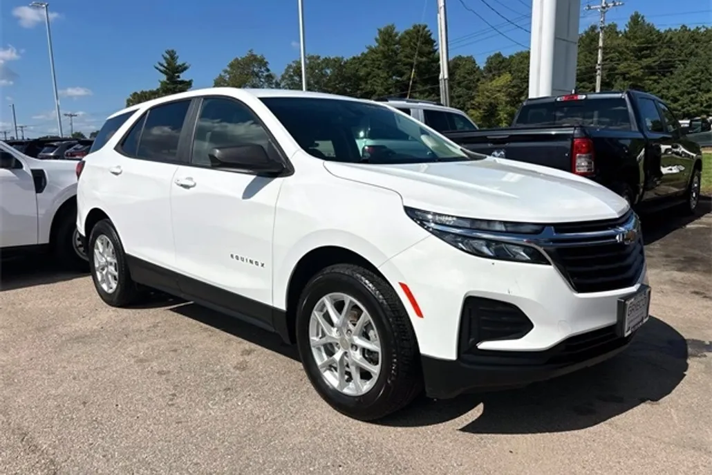 2023 Chevrolet Equinox LS photo 1