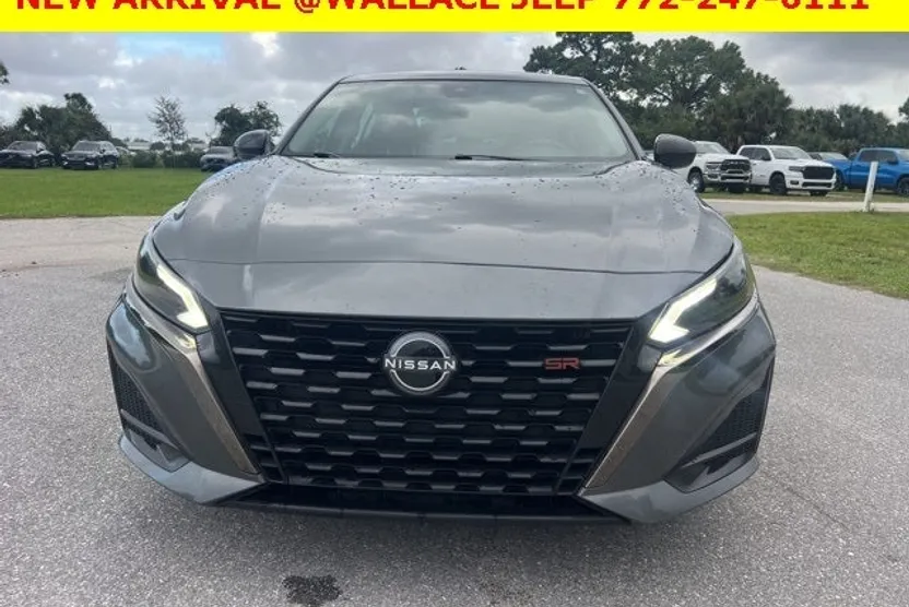 2023 Nissan Altima 2.5 SR photo 1