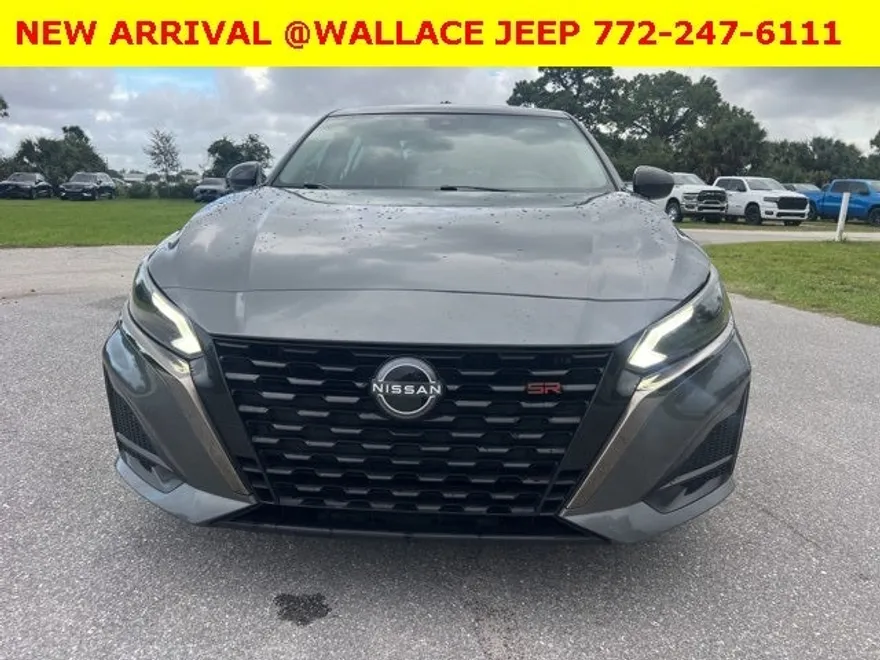 2023 Nissan Altima 2.5 SR photo 1