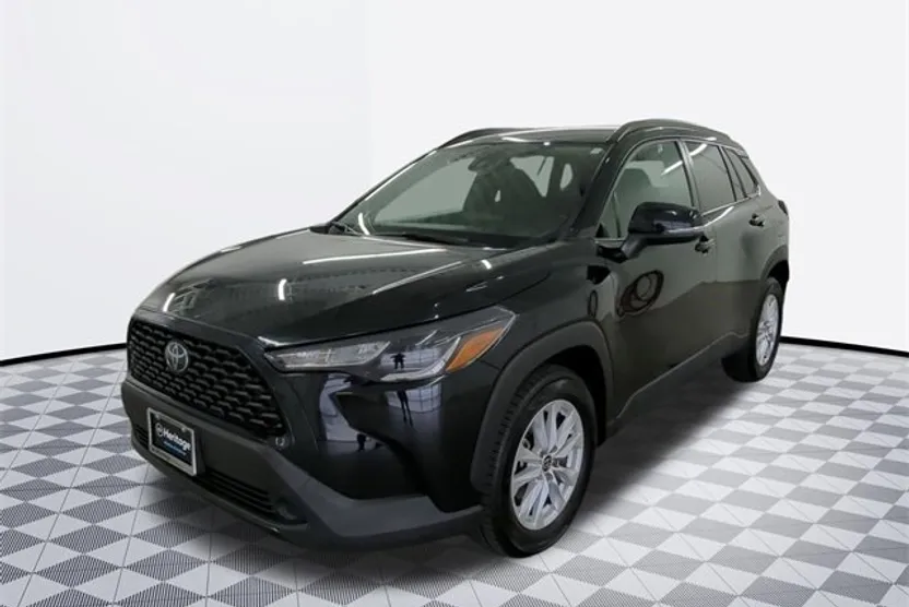 2022 Toyota Corolla Cross LE photo 1