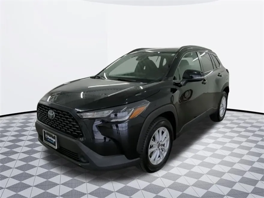 2022 Toyota Corolla Cross LE photo 1