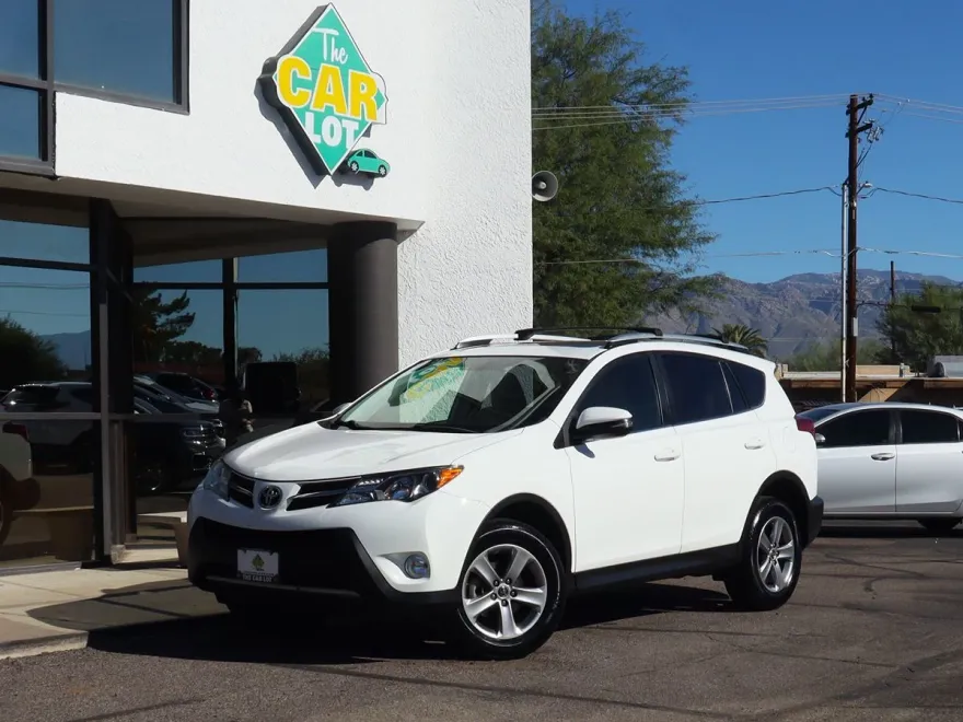 2015 Toyota RAV4 XLE photo 1