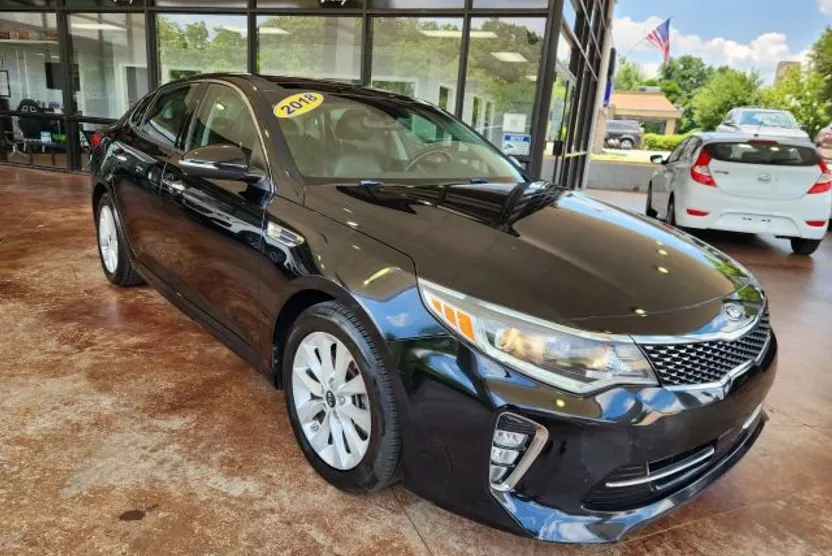 2018 Kia Optima EX photo 1