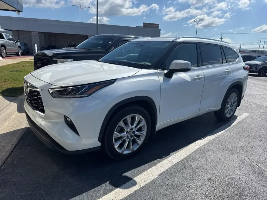 2021 Toyota Highlander Limited photo 1