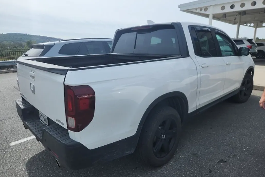 2023 Honda Ridgeline Black Edition photo 1