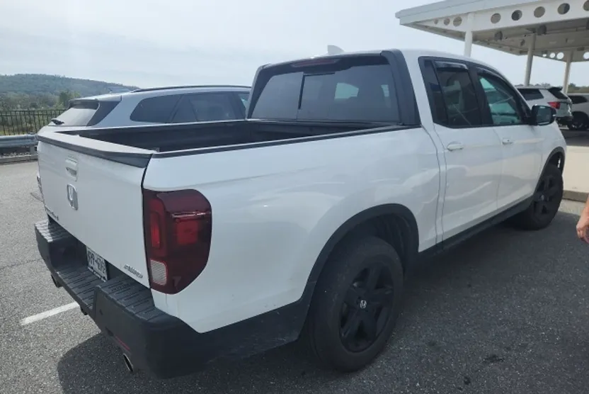 2023 Honda Ridgeline Black Edition photo 1