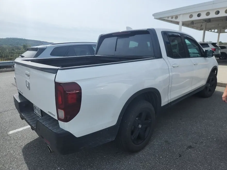 2023 Honda Ridgeline Black Edition photo 1